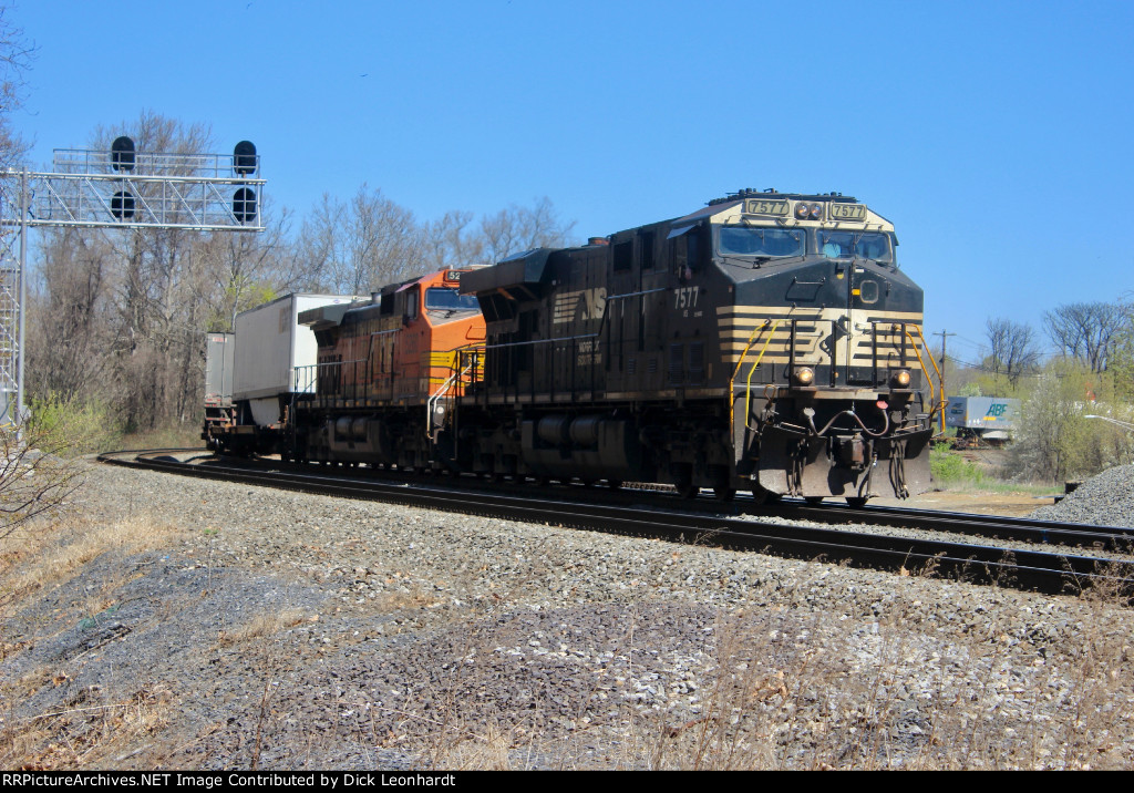 NS 7577 and BNSF 5260
